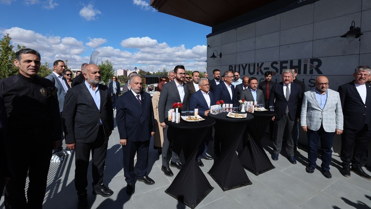 Kayseri’de Renklerin Dili Resim Sergisi Büyük Ilgi Gördü (2)