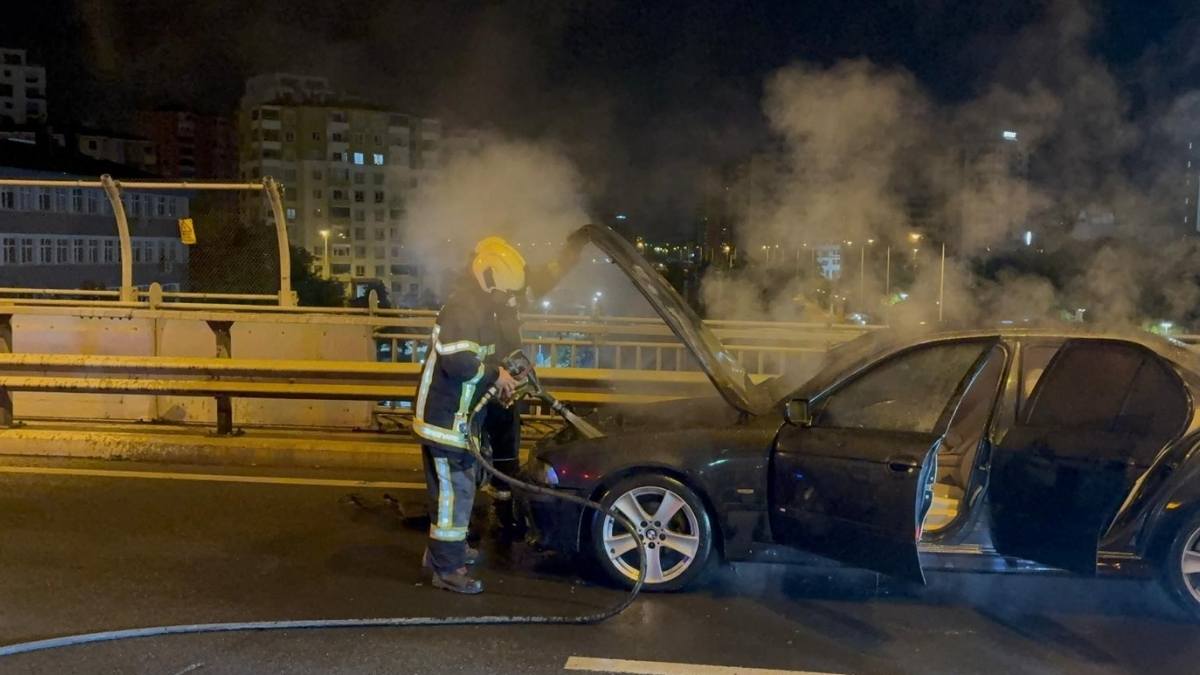 Kayseride Seyir Halinde Otomobil Alev Aldı