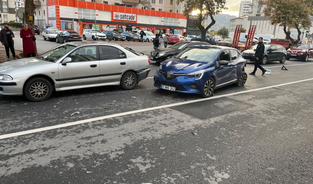 Kayseri’de Zincirleme Trafik Kazası 1 Kişi Yaralandı (1)