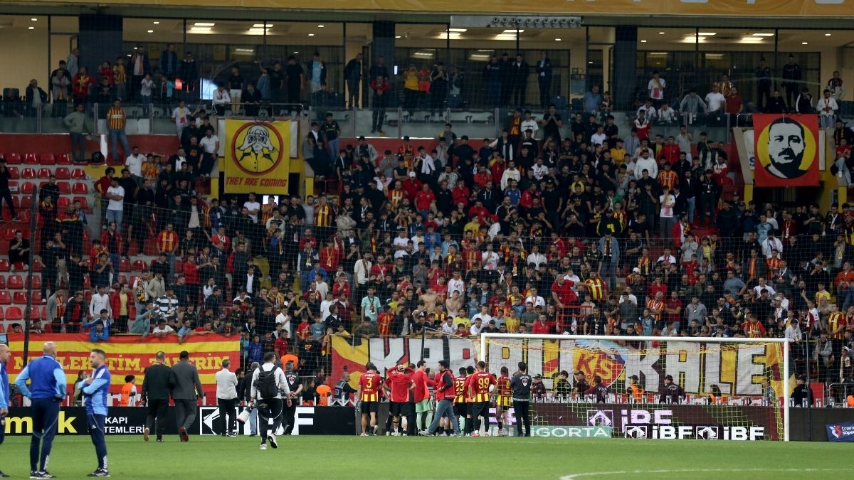 Kayserispor Tribünleri Dolu (3)