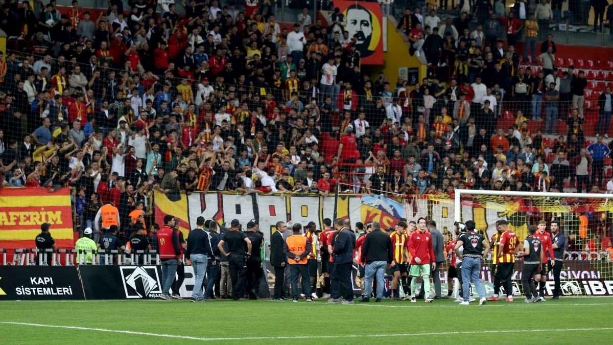 Kayserispor Tribünleri Dolu (4)