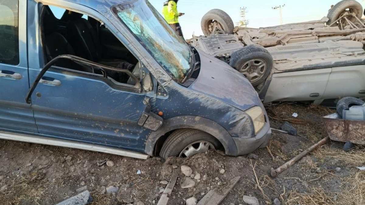 Konya’da Feci Kaza İki Araç Çarpıştı, 1 Kişi Hayatını Kaybetti2