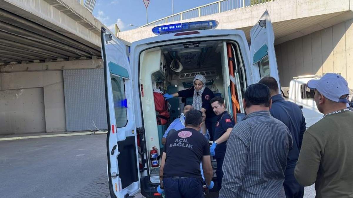 Konya’da Üst Geçitte Dehşet Anı Otomobil Bariyerleri Aşıp Aşağı Düştü!3