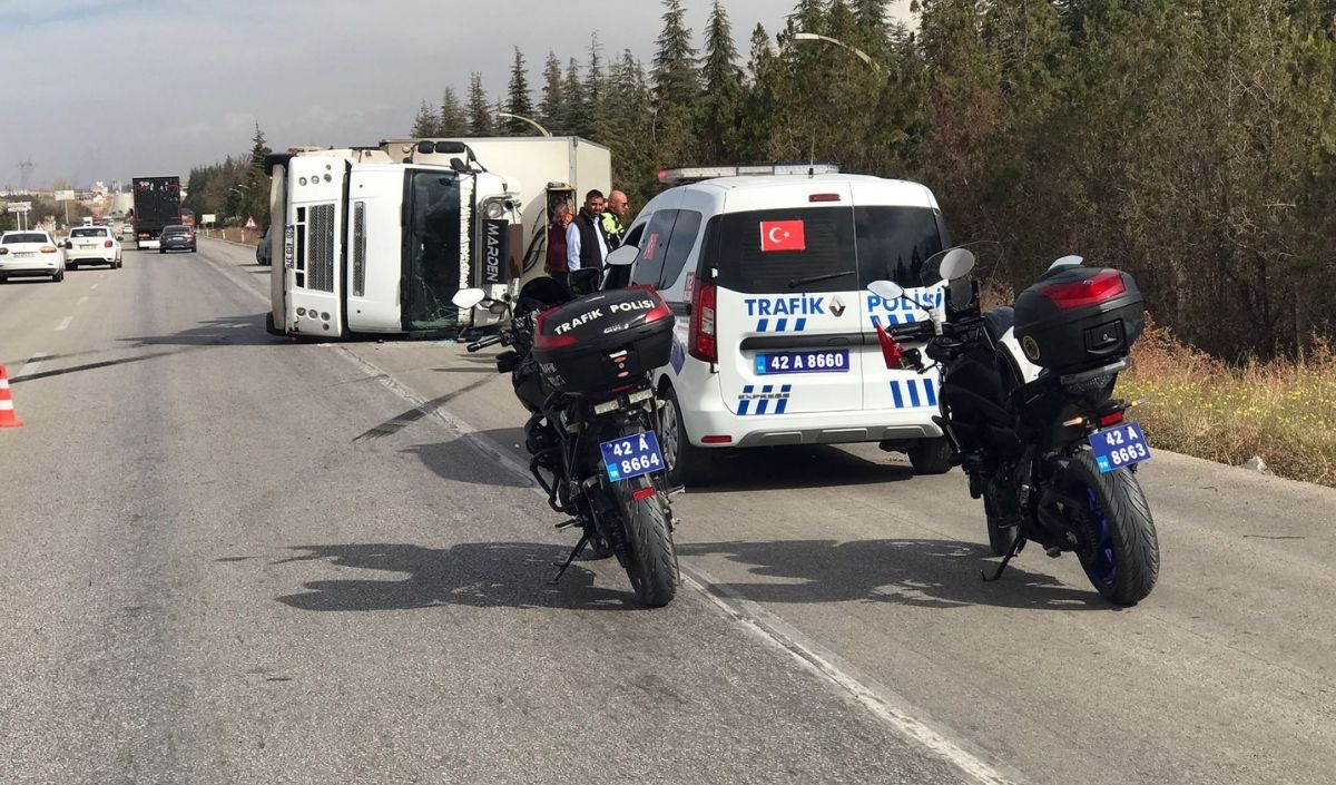 Konya'da Yağ Yüklü Kamyon Devrildi 1 Yaralı (2)