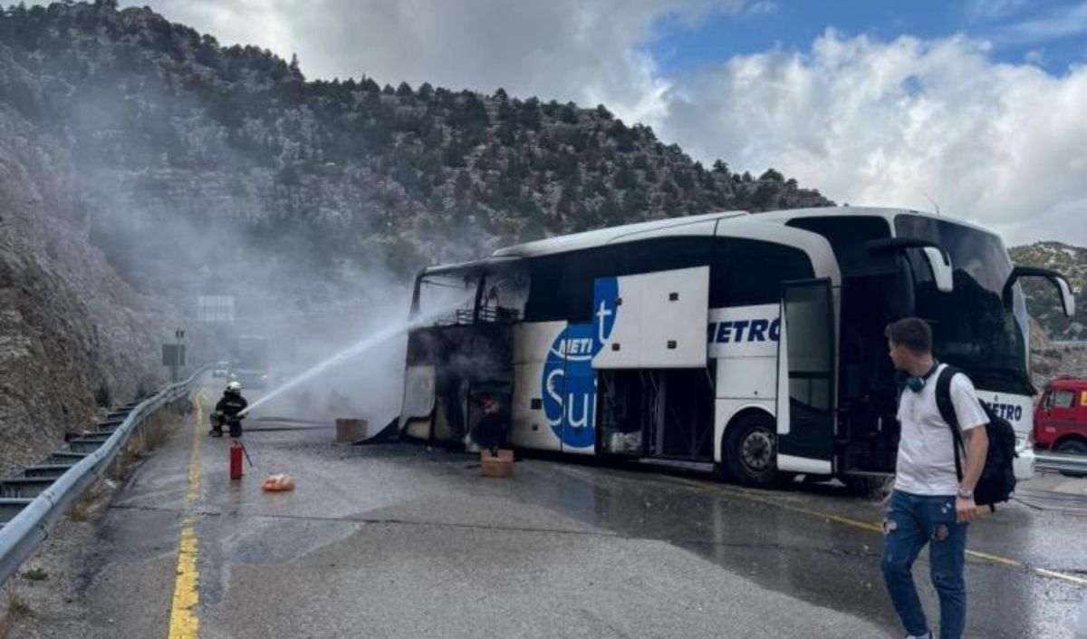 Konya’da Yolcu Otobüsü Alev Aldı (2)