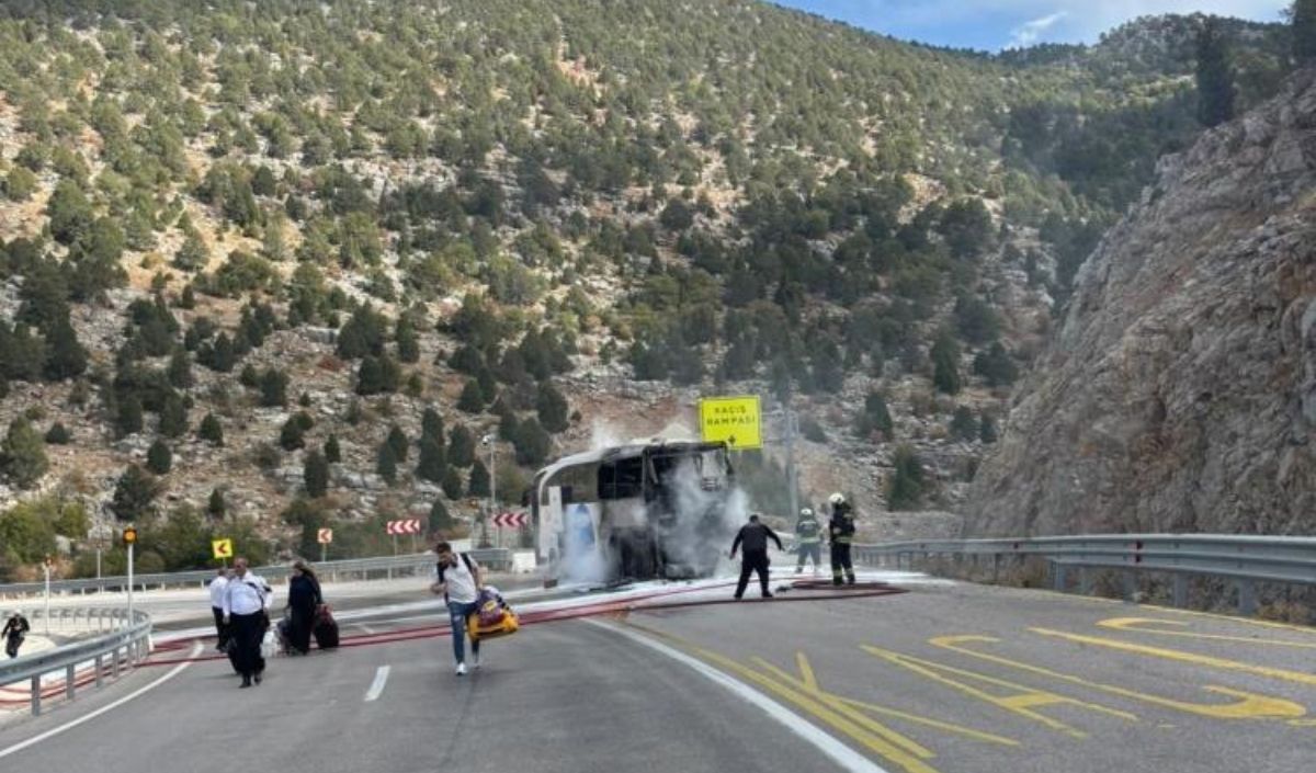 Konya’da Yolcu Otobüsü Alev Aldı (3)