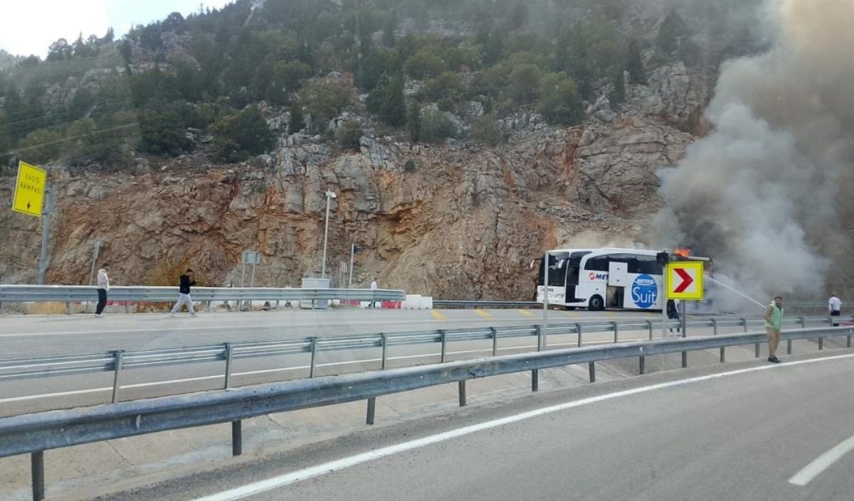 Konya’da Yolcu Otobüsü Alev Aldı (4)