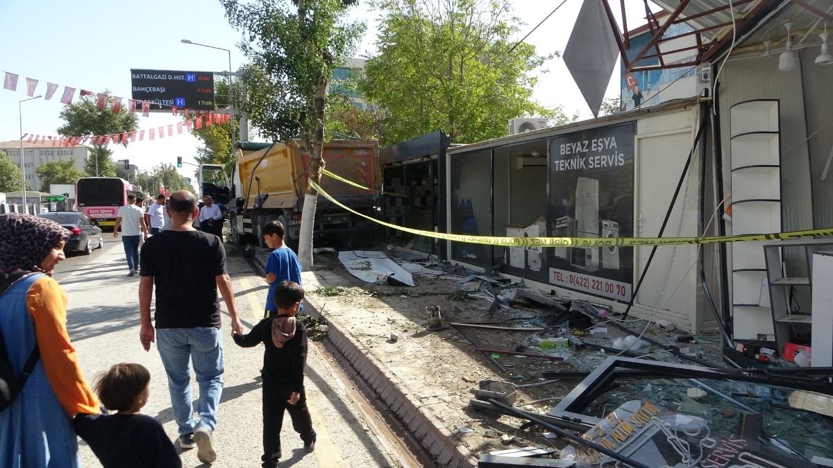 Malatya Hafriyat Kamyonu Is Yerine Daldi (4)