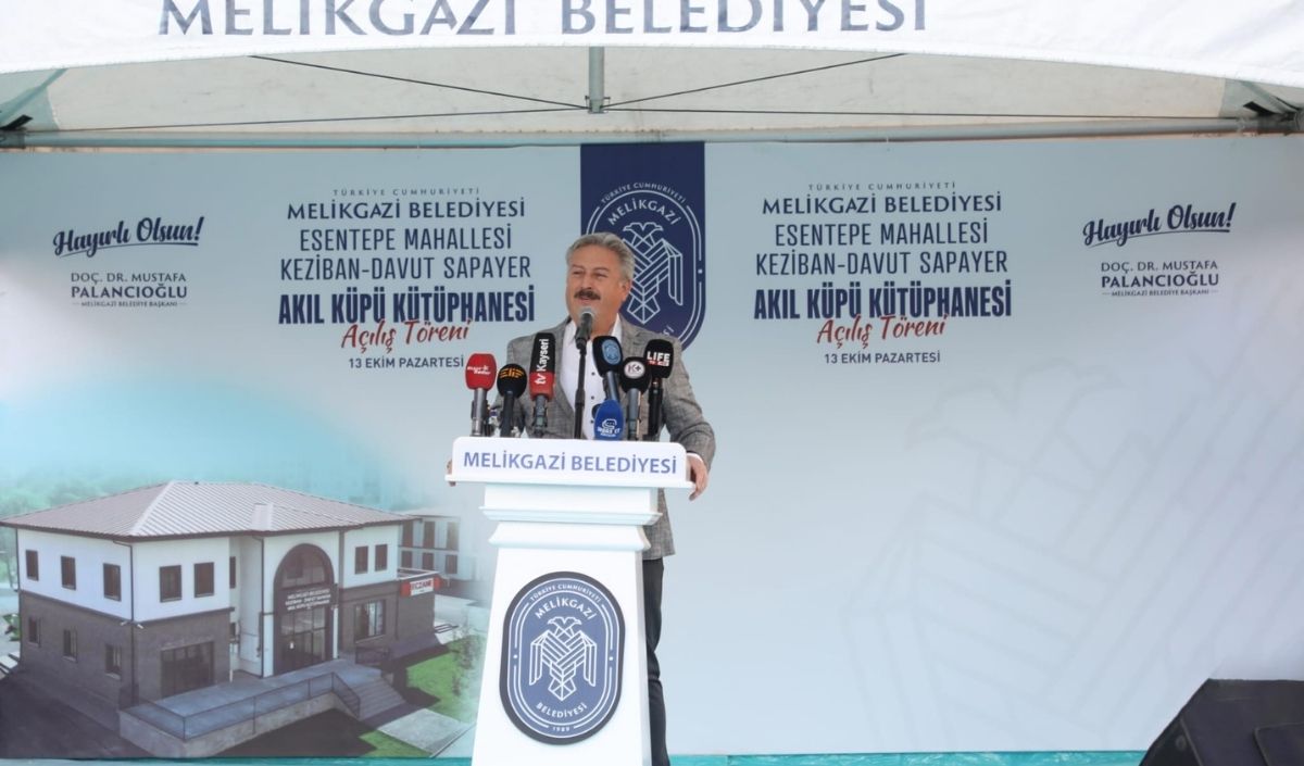 Meli̇kgazi̇ Beledi̇yesi̇ Kezi̇ban Davut Sapayer Akil Küpü Kütüphanesi̇ Açildi (3)