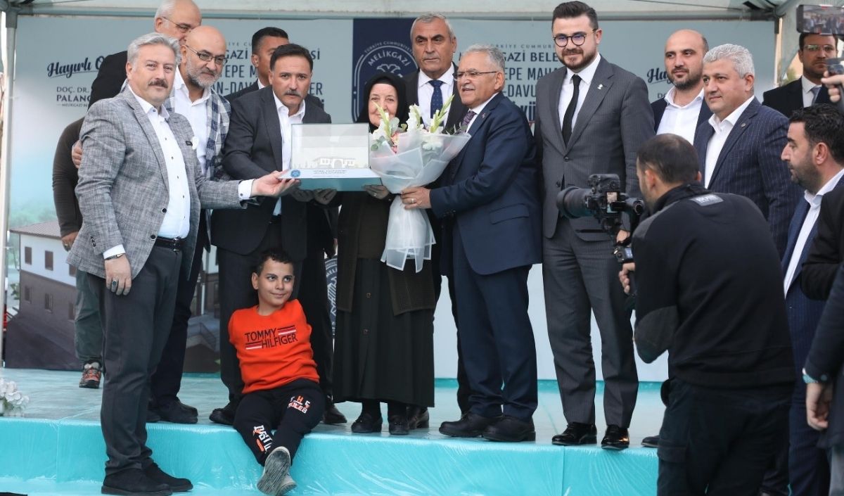 Meli̇kgazi̇ Beledi̇yesi̇ Kezi̇ban Davut Sapayer Akil Küpü Kütüphanesi̇ Açildi (4)