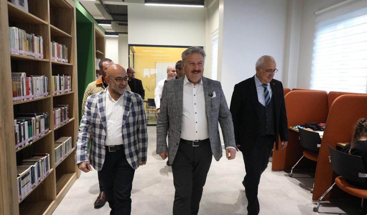 Meli̇kgazi̇ Beledi̇yesi̇ Kezi̇ban Davut Sapayer Akil Küpü Kütüphanesi̇ Açildi (6)