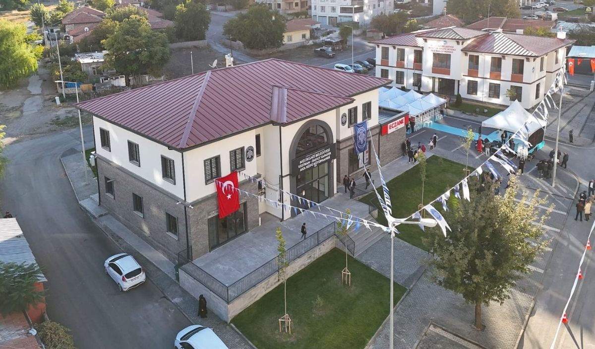 Meli̇kgazi̇ Beledi̇yesi̇ Kezi̇ban Davut Sapayer Akil Küpü Kütüphanesi̇ Açildi (7)