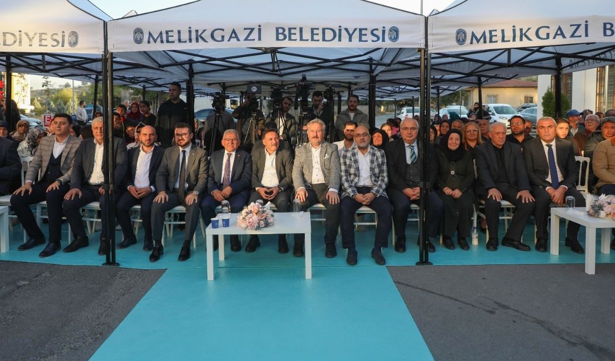 Meli̇kgazi̇ Beledi̇yesi̇ Kezi̇ban Davut Sapayer Akil Küpü Kütüphanesi̇ Açildi (9)