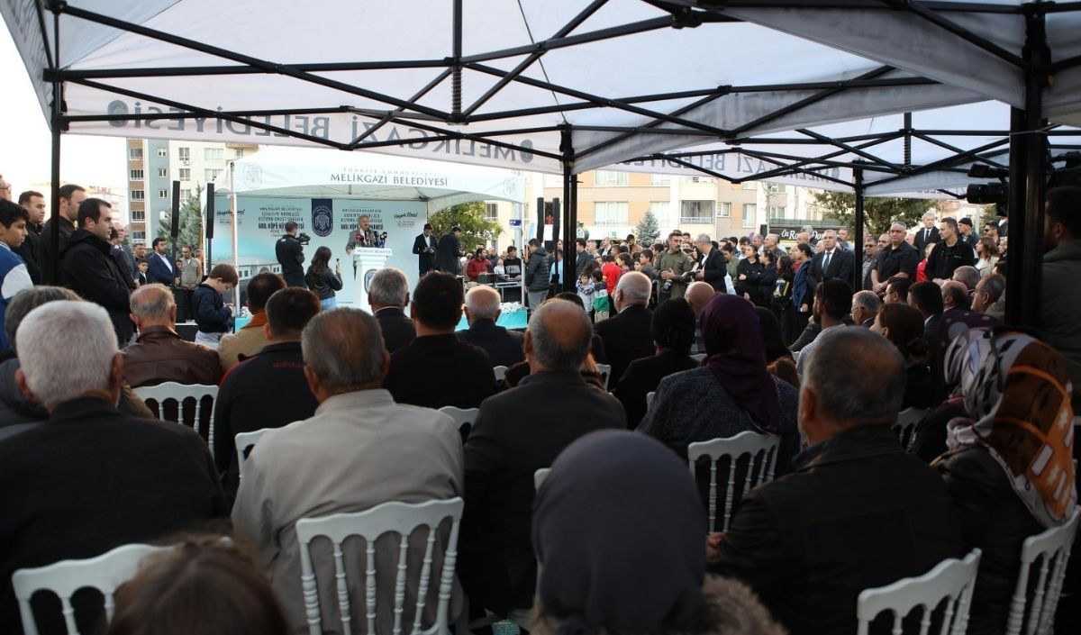 Meli̇kgazi̇ Beledi̇yesi̇ Kezi̇ban Davut Sapayer Akil Küpü Kütüphanesi̇ Açildi