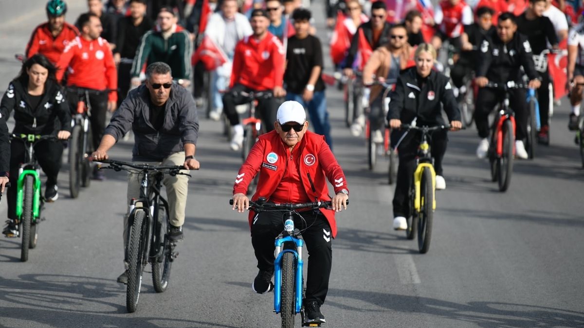Memduh Büyükkılıç Cumhuriyet Için Pedal Çevirdi (1)