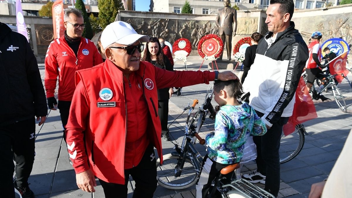Memduh Büyükkılıç Cumhuriyet Için Pedal Çevirdi (6)