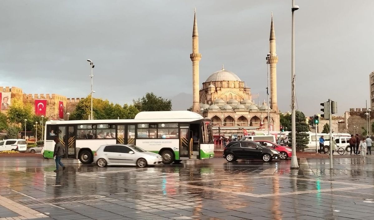 Meteoroloji Uyardı! Kayseri’de Hafta Boyunca Yağış Bekleniyor (1)