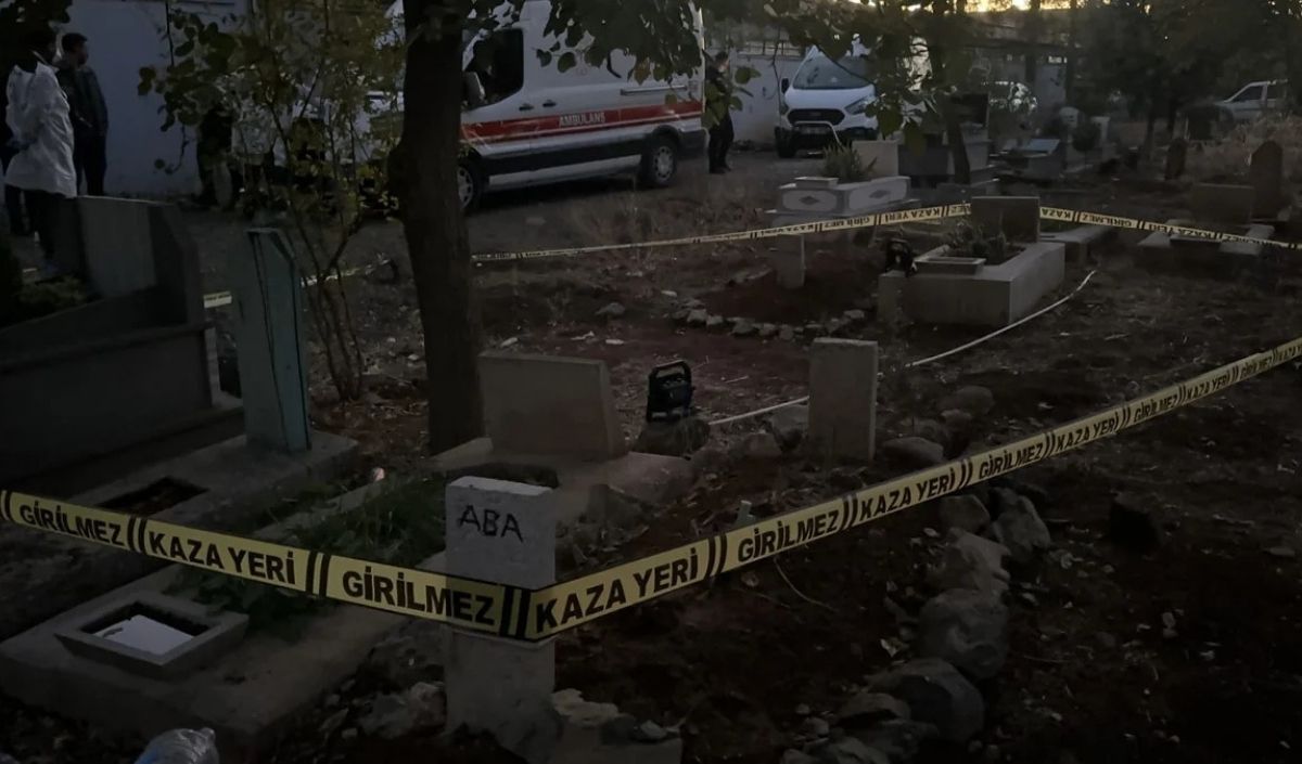 Mezarlıkta Bebek Cesadi (1)