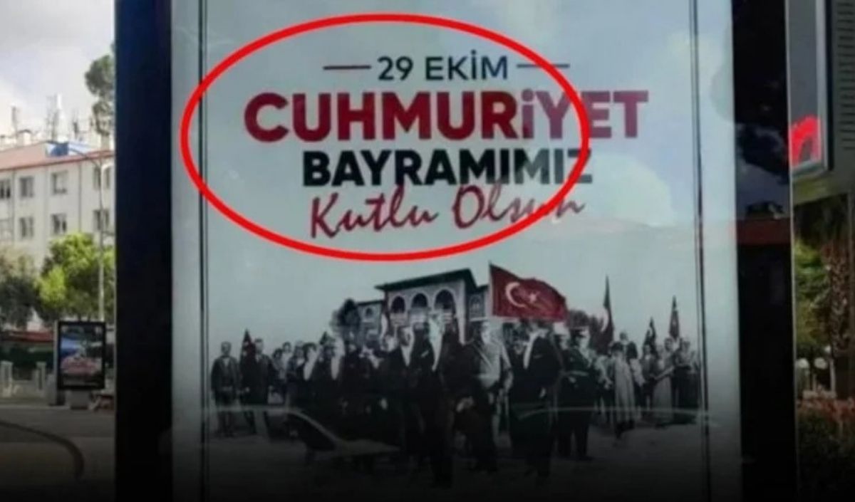 Muğla’da 29 Ekim Cumhuriyet Bayramı Afişlerinde “Cumhuriyet” Kelimesi “Cuhmuriyet” Olarak Yazılınca Sosyal Medya Karıştı. Detaylar Haberin Devamında. (1)-2