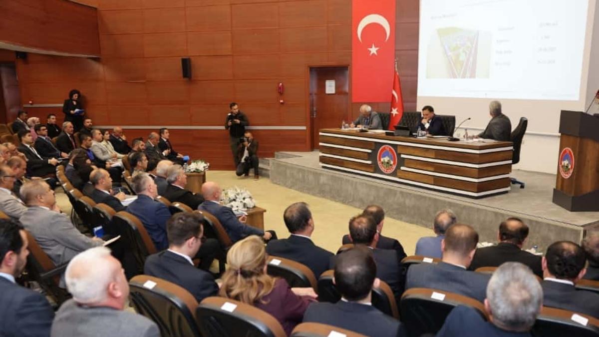 Nadi̇re Temur (37)