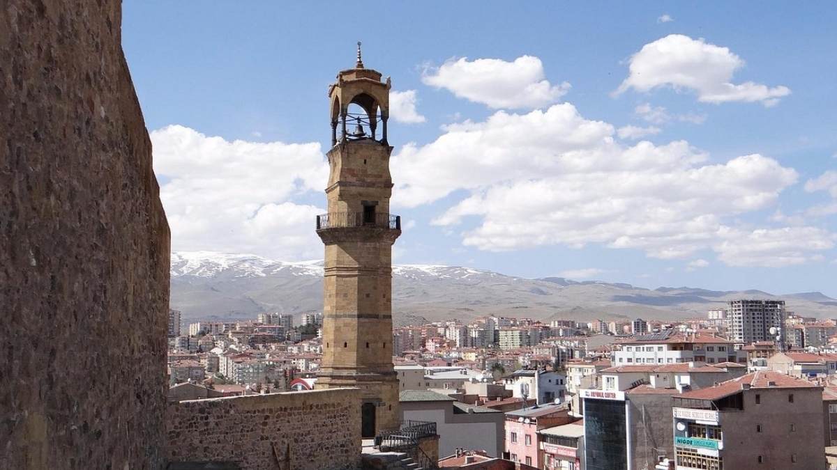 Niğde Kalesi’nin Sırları Ortaya Çıkıyor