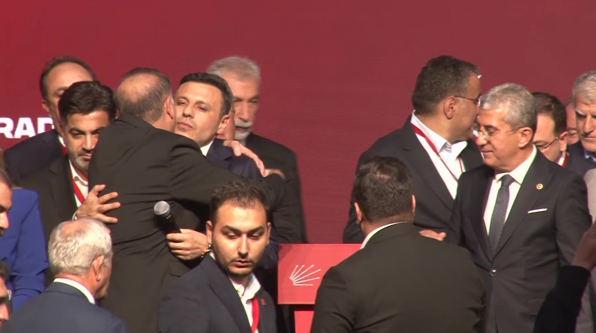 Özgür Çelik Yeniden Chp İstanbul İl Başkanı Seçildi (2)