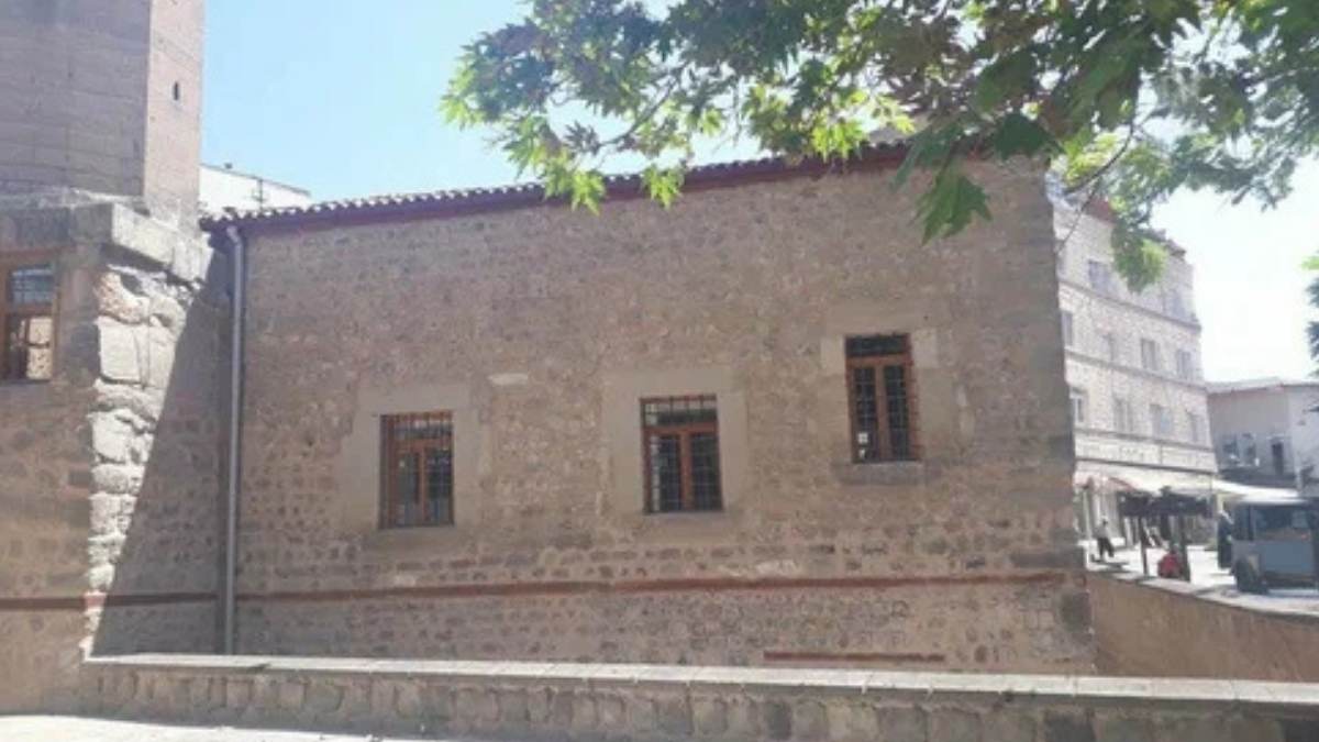 Şeyh Tennuri Türbesi3