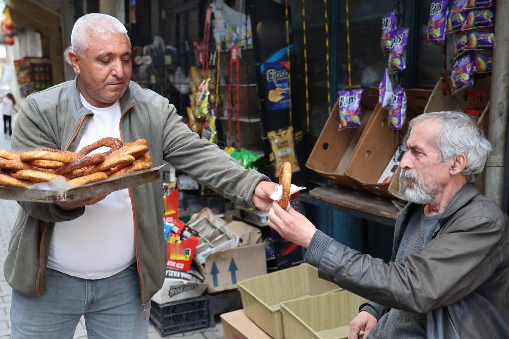 Si̇mi̇t Kpss Atandi 49 Yaşinda 15 Sene Çalişti (3)