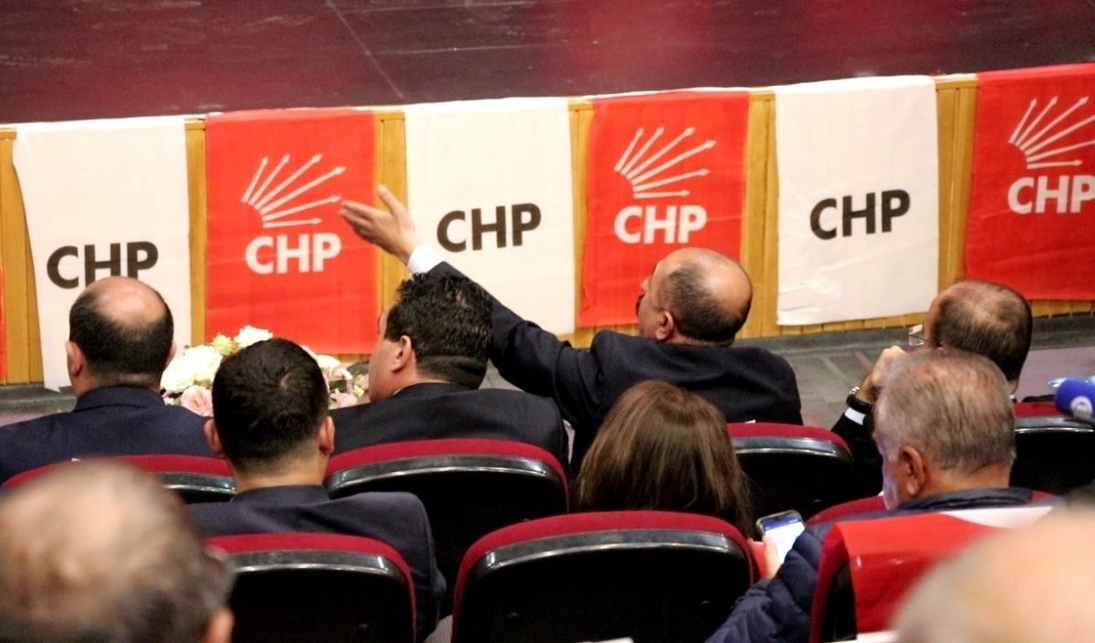 Sivas Chp İl Kongresi'nde Etek Krizi (1)