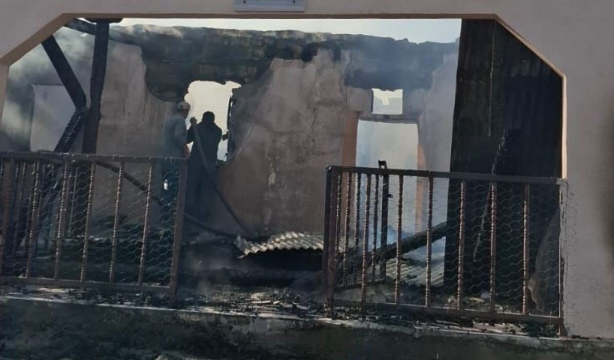 Sivas Köydeki 2 Ev Ve 2 Samanlık Alevlere Teslim Oldu (1)