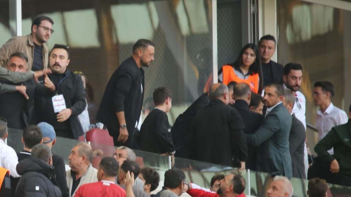 Sivasspor’da Tribünler Karıştıbaşkan Gökhan Karagöl Tribüne Indi!2