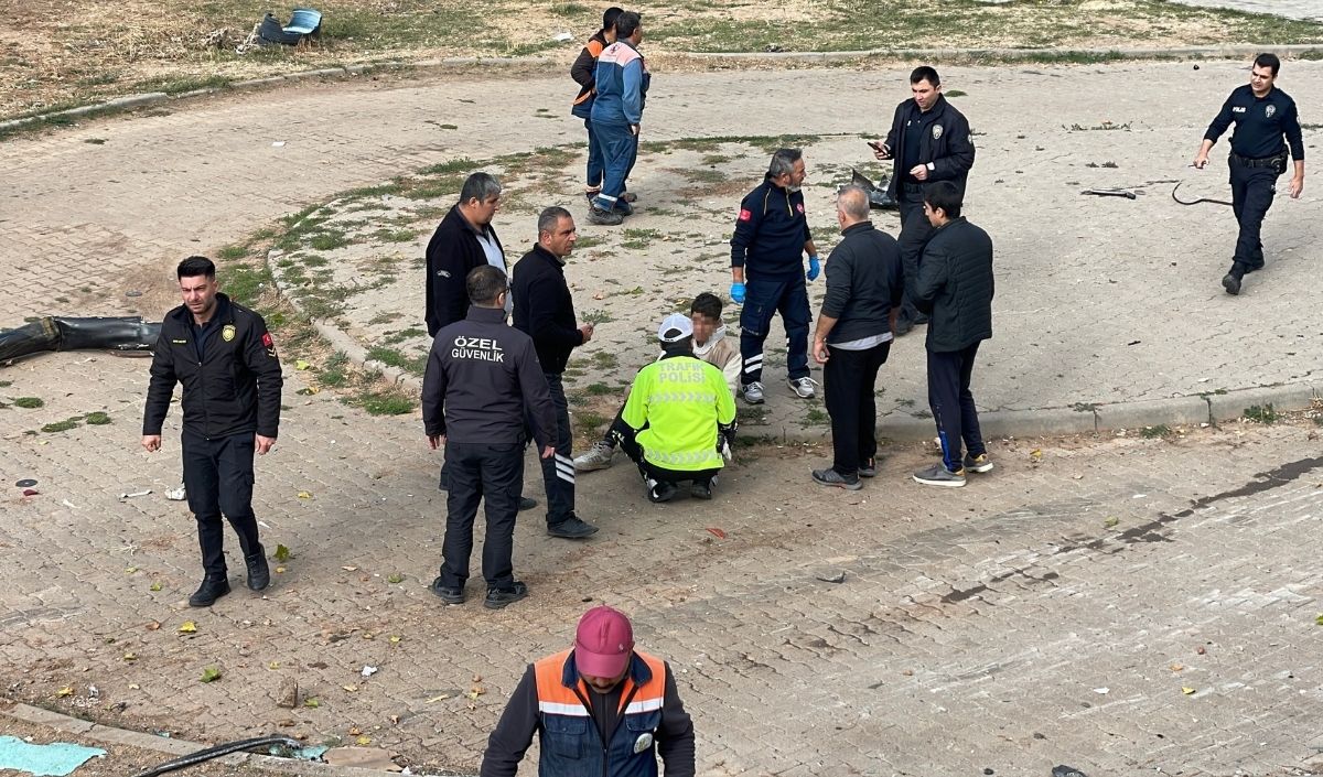 Sivas’ta Minibüs Istinat Duvarından Aşağı Devrildi 4 Yaralı (1)