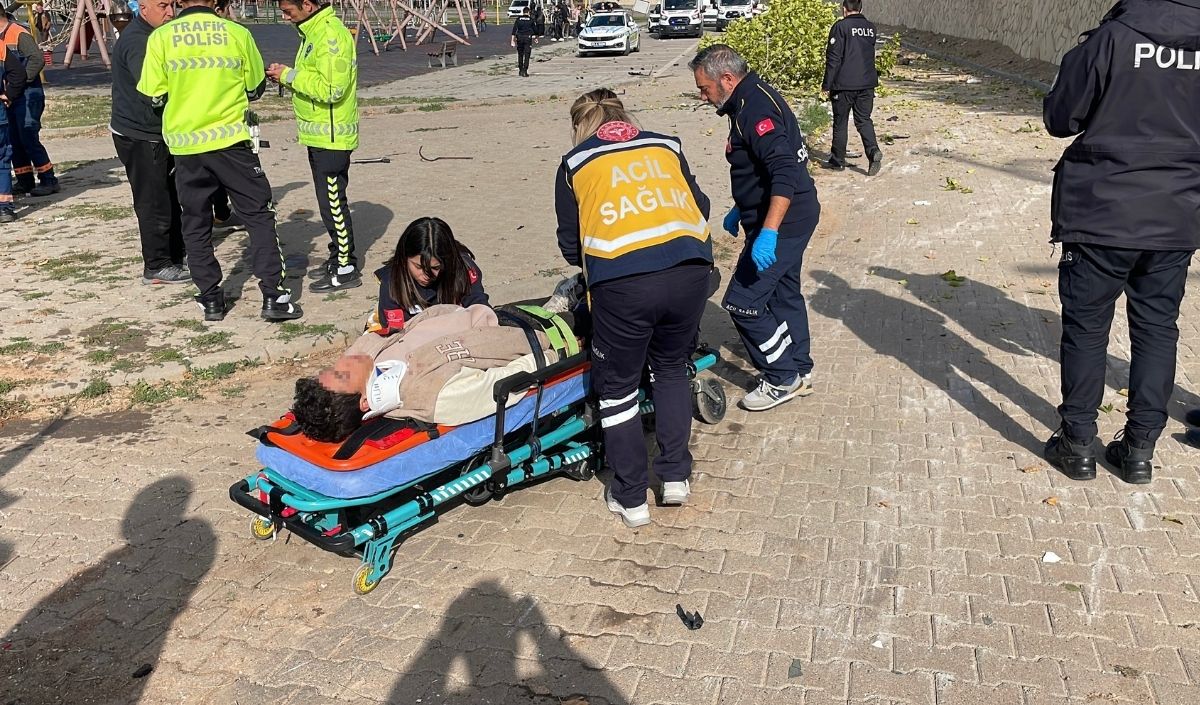 Sivas’ta Minibüs Istinat Duvarından Aşağı Devrildi 4 Yaralı (2)