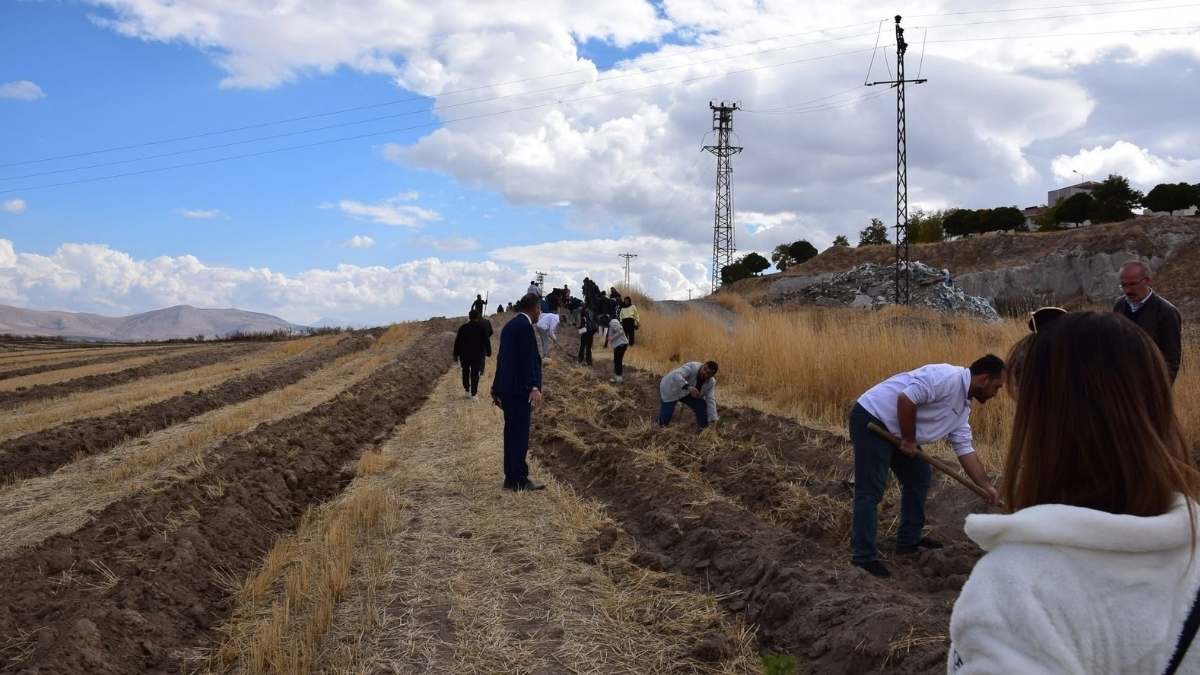 Tomarza Myo’dan Doğaya Yeşil Miras 400 Fidan Toprakla Buluştu!2