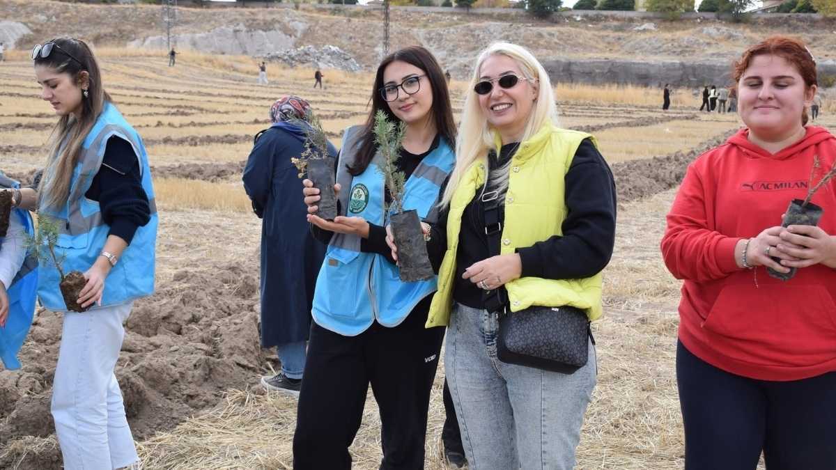 Tomarza Myo’dan Doğaya Yeşil Miras 400 Fidan Toprakla Buluştu!4