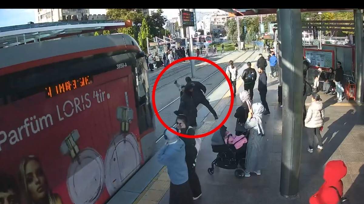 Tramvay Durağ (1)