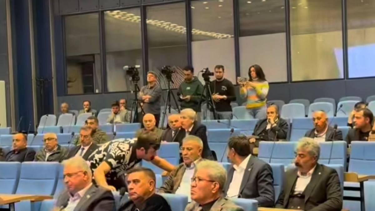 Ulaşım Zammı Meclis Toplantısı Tartışma4