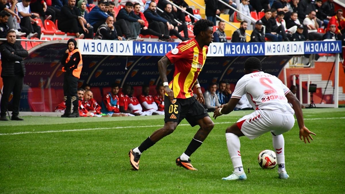 Ümit Öztürk Bir Ilke Imza Attı (3)