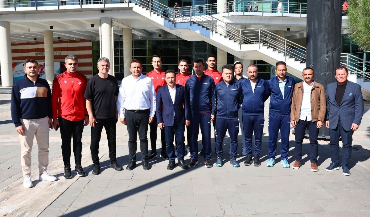 Vali Çiçek Argıncık Maç (1)