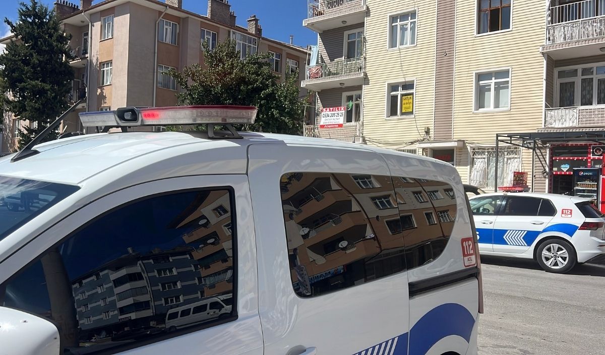 konya’da Sokak Ortasında Bıçaklı Kavga 1 Yaral (2)