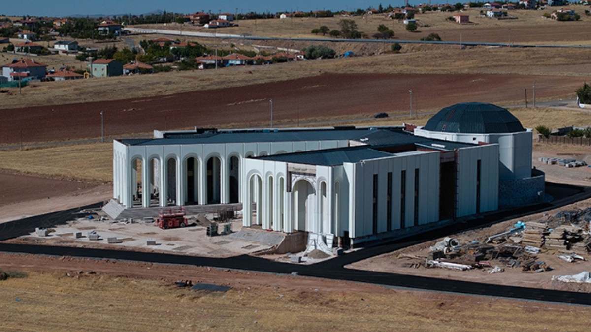 Yavuz Bingöl Bahçeliye Bağlama Hediye Etti5