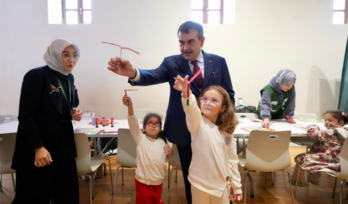 Yusuf Tekin, Rami Kütüphanesinde “Evliya Çelebi’nin İzinde” Sergisini Ziyaret Etti (3)