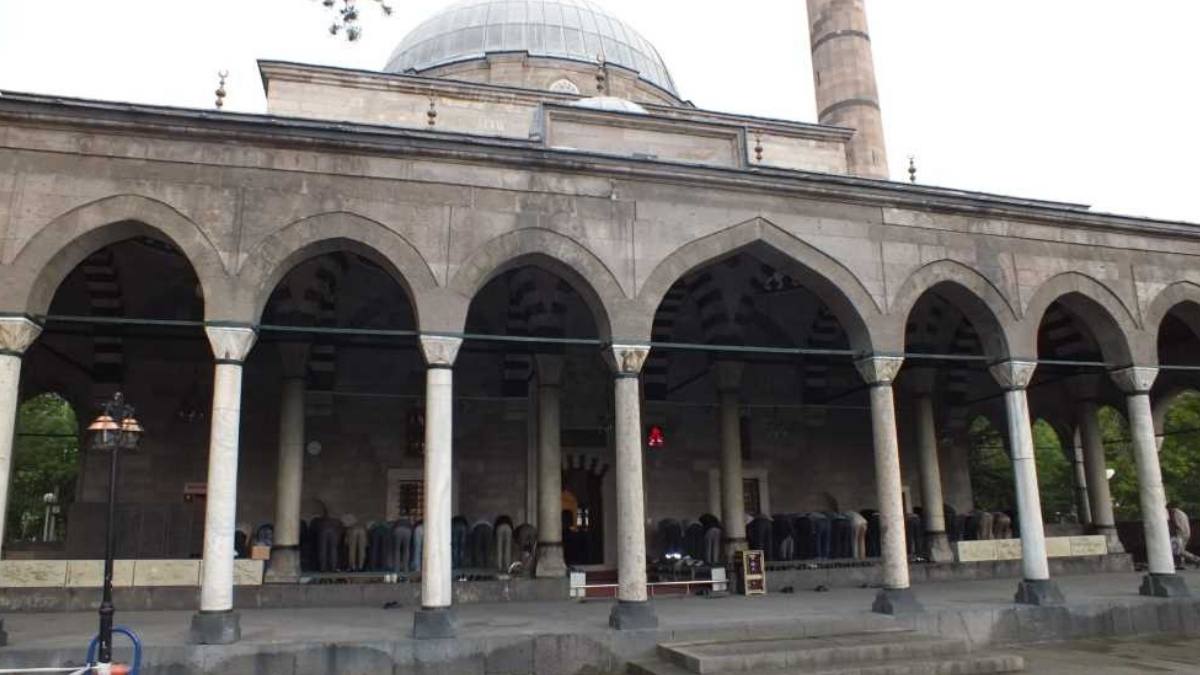 440 Yıllık Mirasın Ardındaki Sır Kurşunlu Camii’de Neler Oldu