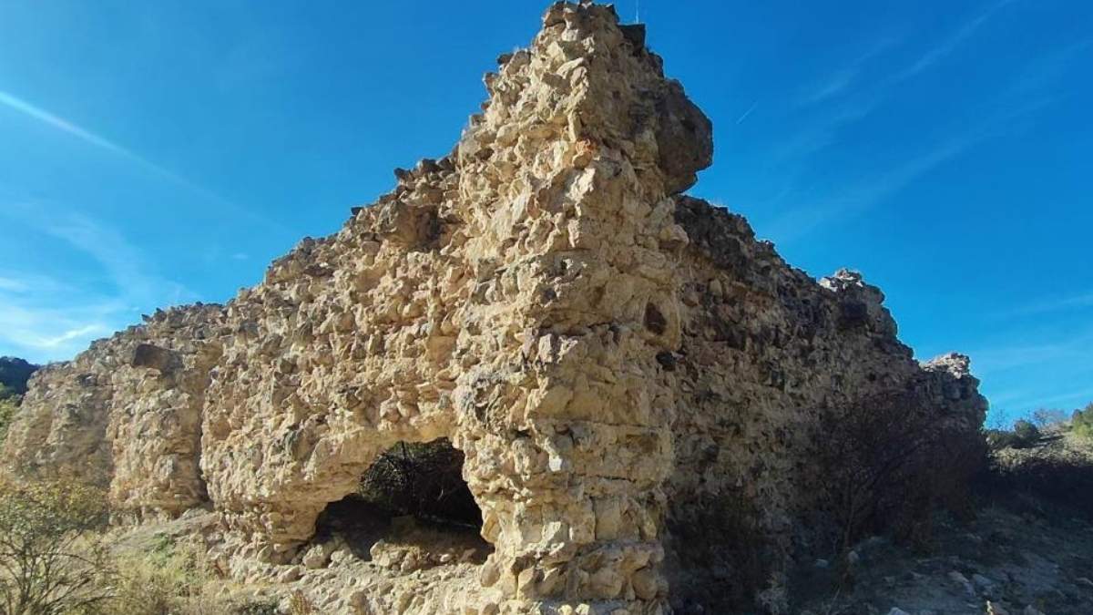 8 Asırlık Çınçınlı Sultan Hanı'nın Taşlarını Söküp Camilere Götürmüşler!3