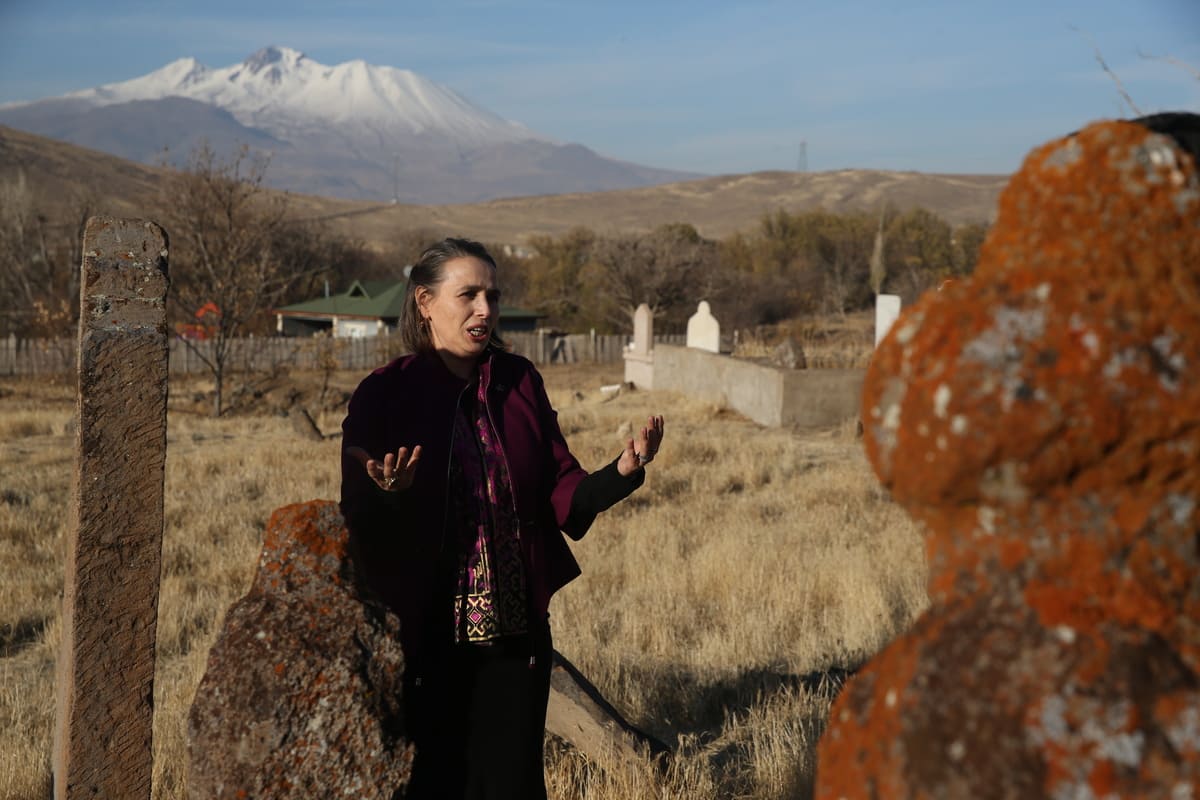 mezar taşları develi