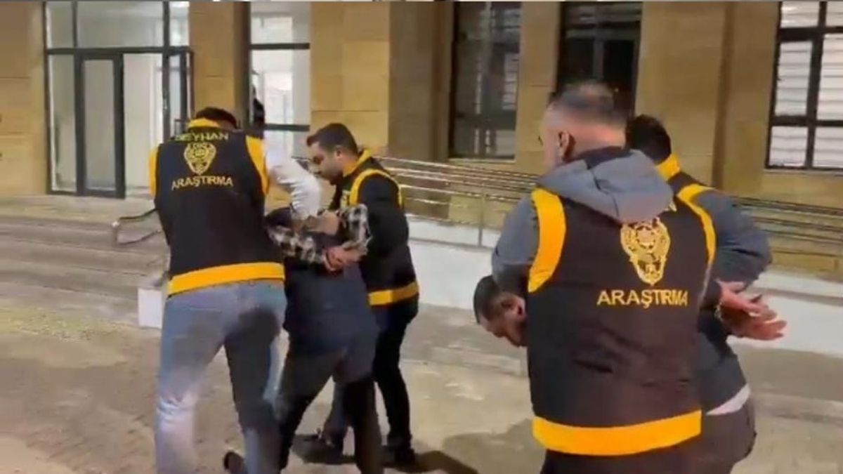 Adana 2 Kardeşin Evinden Cephanelik Çıktı (2)