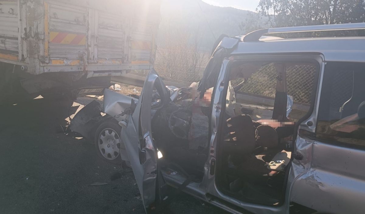 Adana Otoyolunda Kaza! 3 Ölü 3 Yaralı (1)