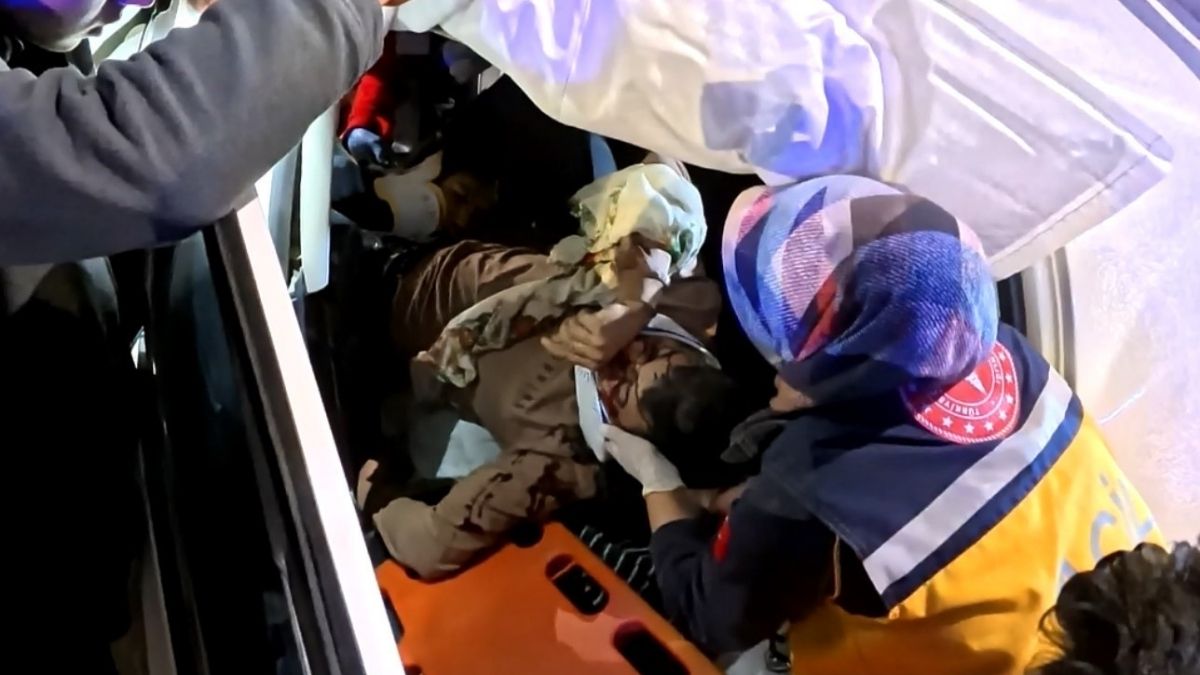 Aksaray Otomobil Direğe Saplandı (4)