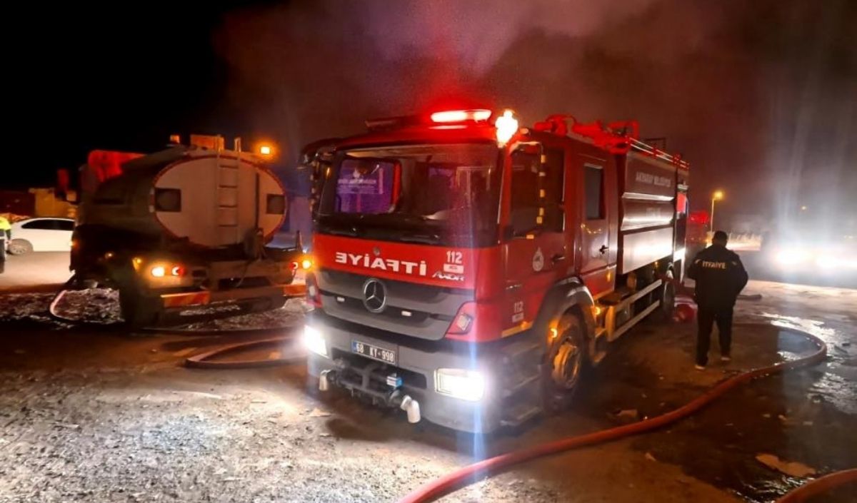 Aksaray’da Geri Dönüşüm Tesisinde Kundaklama Iddiası (2)