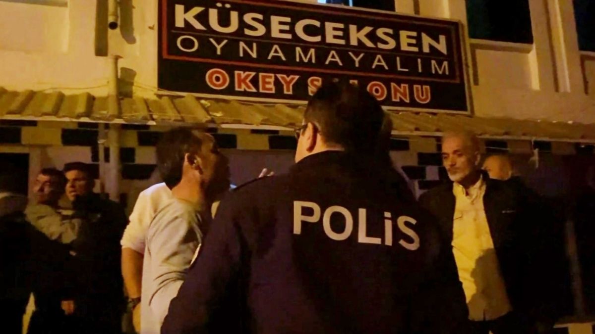 Aksaray’da ‘Küseceksen Oynamayalım’ Kahvehanesindeki Kavga Kameralara Yansıdı! 3 Kişi Yaralandı (4)